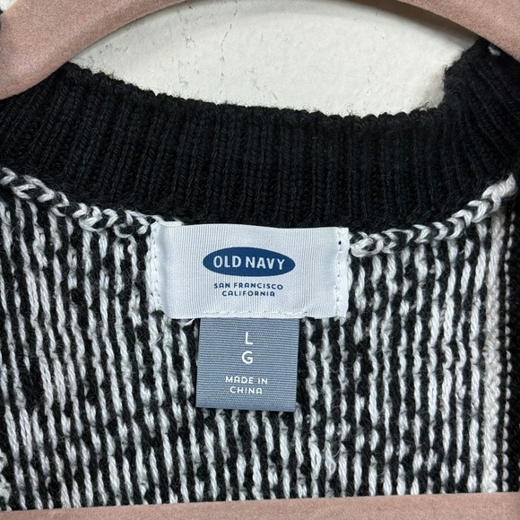(H1)Old Navy, black and white,Aztec style
Cardigan sweater,LG
Heavyweight cotton - Picture 4 of 11